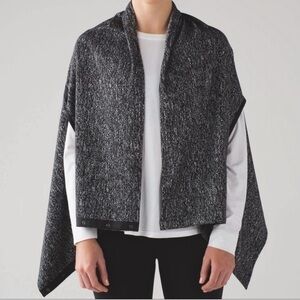 NWT Lululemon vinyasa wrap/ scarf shawl black and white jacquard